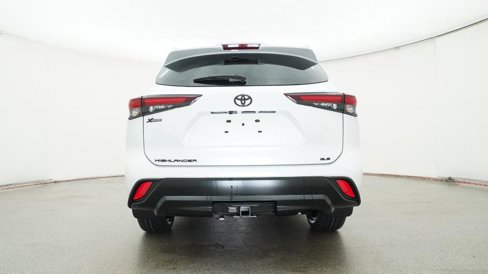 New 2025 Toyota Highlander XLE image 18