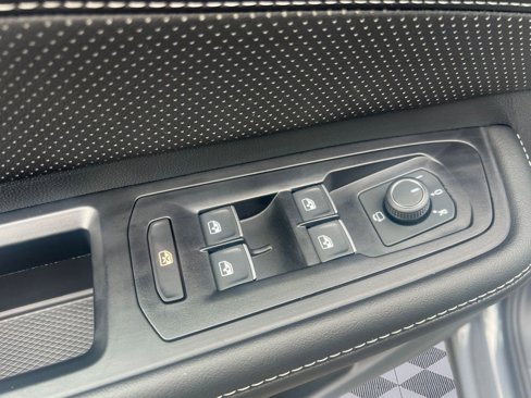 Used 2025 Volkswagen Atlas Cross Sport SEL Premium R-Line image 19