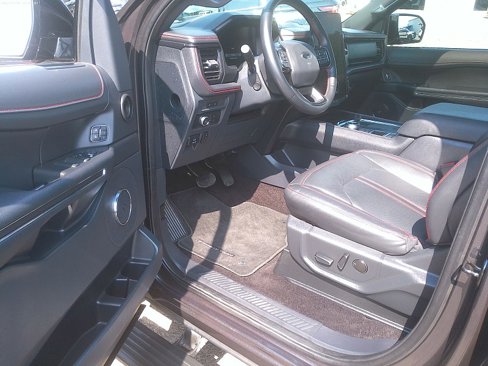 Used 2022 Ford Expedition Limited image 5