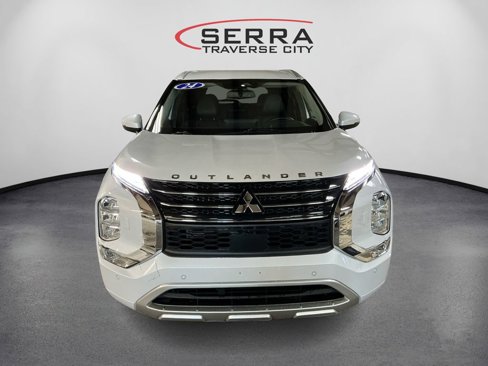 Used 2024 Mitsubishi Outlander SEL image 2