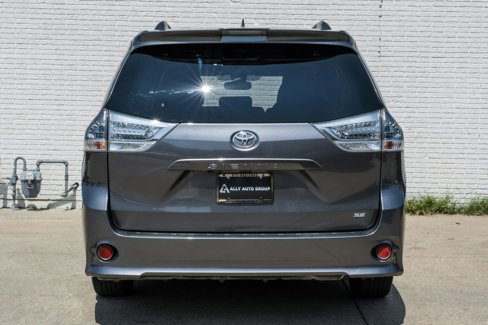 Used 2019 Toyota Sienna SE image 8