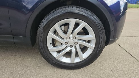 Used 2018 Land Rover Discovery HSE image 18
