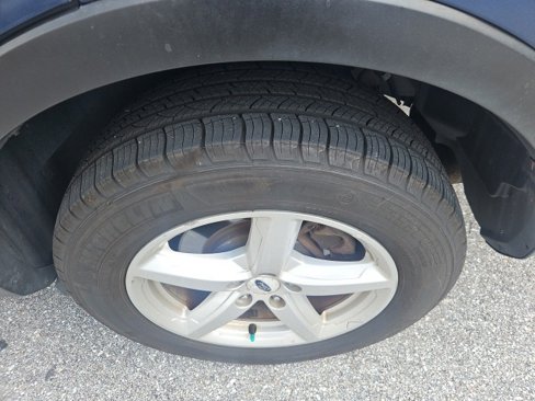 Used 2016 Ford Explorer XLT image 3