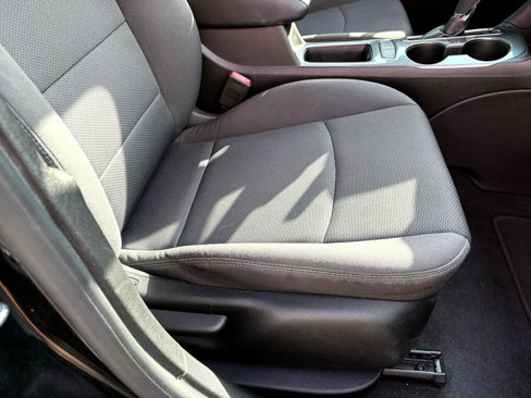 Used 2018 Chevrolet Cruze LT image 15
