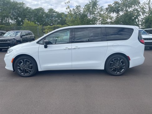 New 2026 Chrysler Pacifica Select image 3