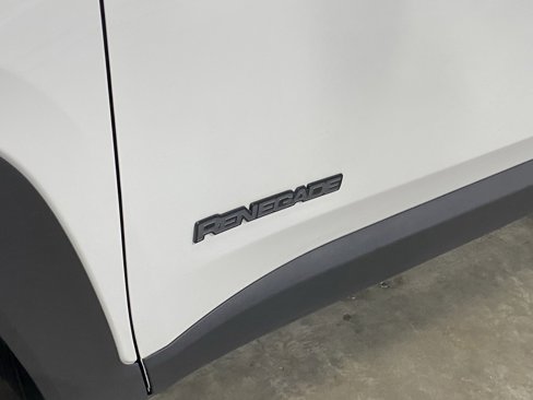 Used 2023 Jeep Renegade Altitude image 9