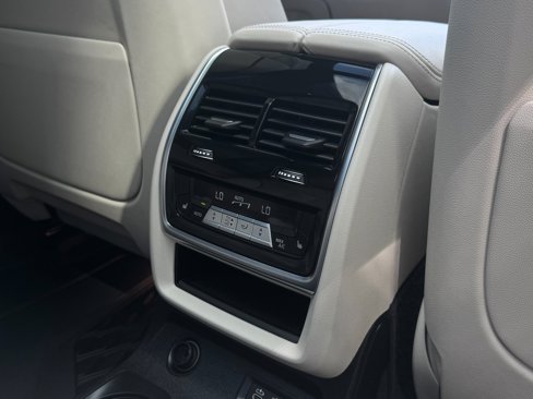 Used 2025 BMW X7 xDrive40i w/ M Sport Package image 47