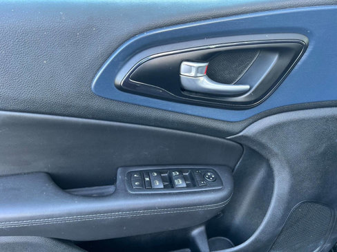 Used 2015 Chrysler 200 S image 10
