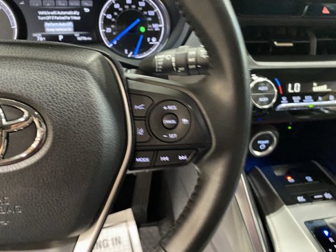 Used 2023 Toyota Venza LE image 20