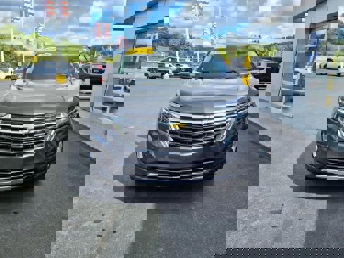 Used 2022 Chevrolet Equinox LT image 2