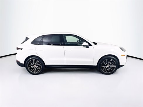 Used 2025 Porsche Cayenne image 8