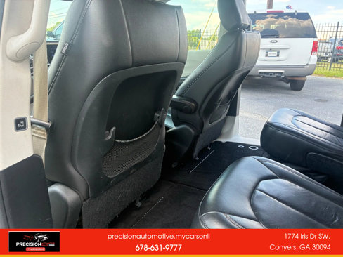 Used 2017 Chrysler Pacifica Touring-L image 14