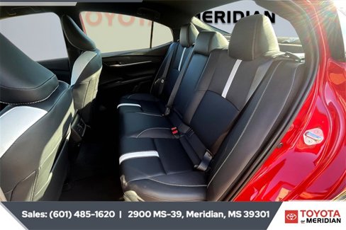 Used 2025 Toyota Camry SE image 19