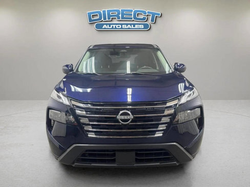 Used 2024 Nissan Rogue SV image 2