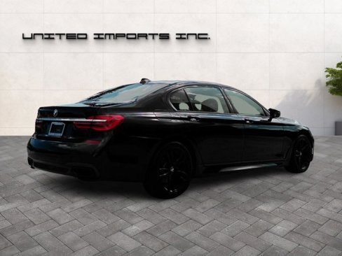 Used 2018 BMW 750i xDrive image 5