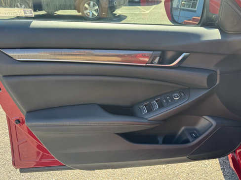 Used 2018 Honda Accord Sport image 11