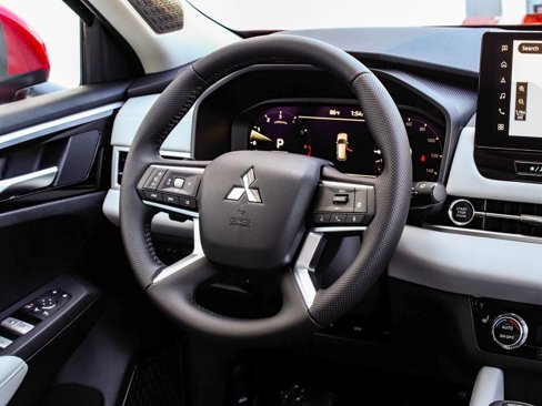 New 2025 Mitsubishi Outlander SE image 25