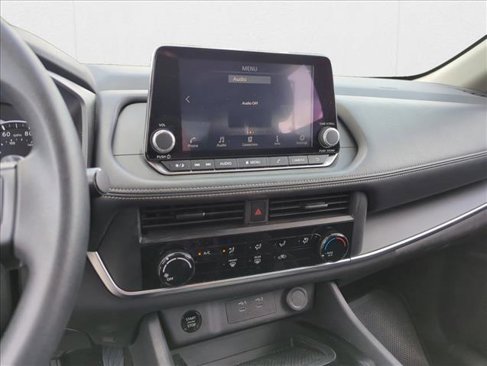 Used 2024 Nissan Rogue S image 14