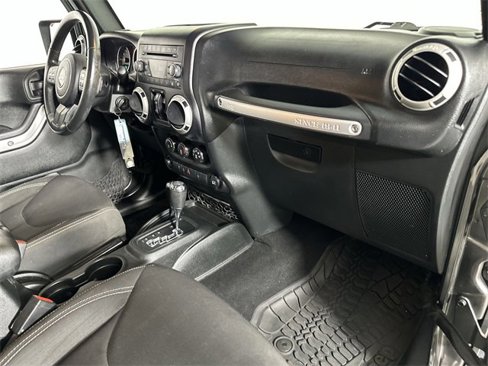 Used 2017 Jeep Wrangler Unlimited Sahara w/ Connectivity Group image 30