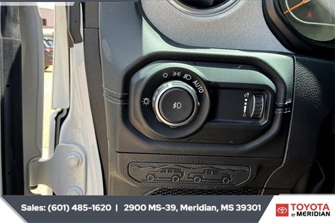 Used 2024 Jeep Wrangler Sahara image 23