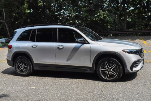 Used 2023 Mercedes-Benz EQB 300 4MATIC image 11