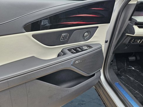 New 2025 Lincoln Nautilus Premier w/ Equipment Group 102A image 11