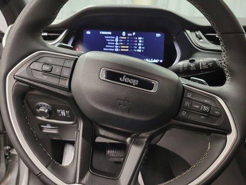 Used 2024 Jeep Grand Cherokee L Laredo image 17