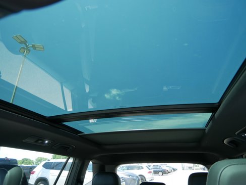 Certified 2024 Volkswagen Tiguan SE R-Line image 36