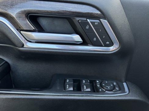 Used 2024 Chevrolet Silverado 2500 LTZ w/ LTZ Convenience Package image 16