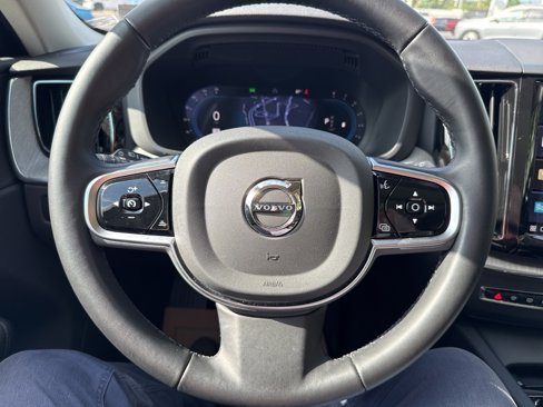 Certified 2025 Volvo XC60 B5 Plus image 19