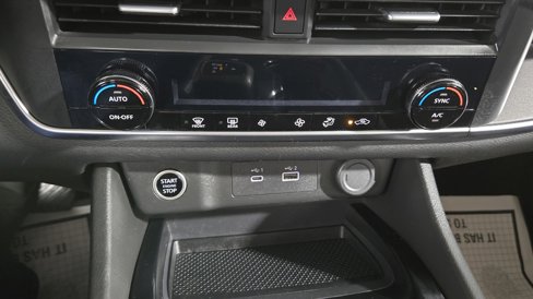 Used 2023 Nissan Rogue SV image 14
