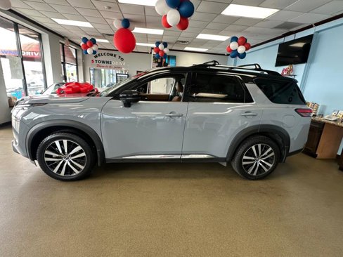 Used 2023 Nissan Pathfinder Platinum w/ Black Appearance Package image 9