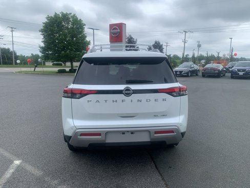 New 2025 Nissan Pathfinder SL image 6