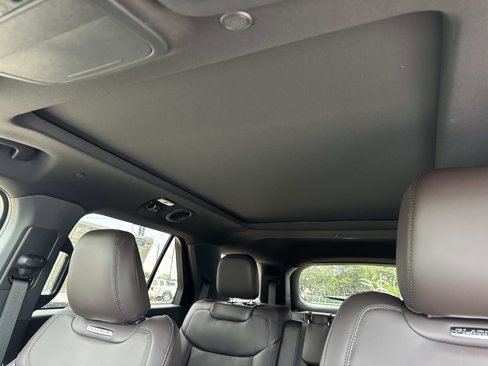 New 2025 Ford Explorer Platinum image 9