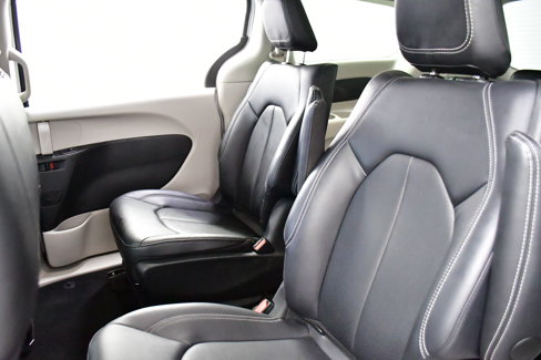 Used 2024 Chrysler Pacifica Limited image 12