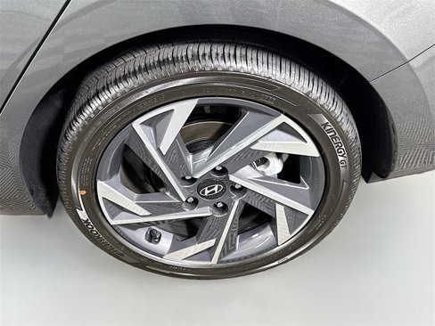 Certified 2025 Hyundai Elantra Sport image 33