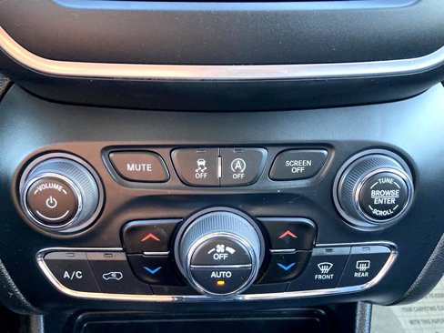 Used 2023 Jeep Cherokee Altitude Lux image 33