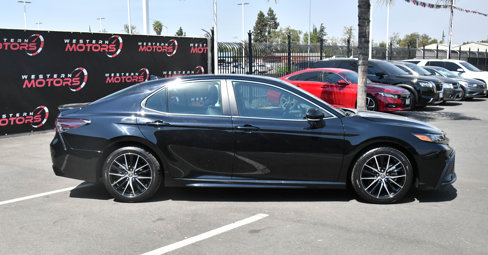 Used 2024 Toyota Camry SE image 9