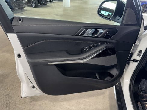 Certified 2025 BMW X5 xDrive40i w/ Climate Comfort Package image 17