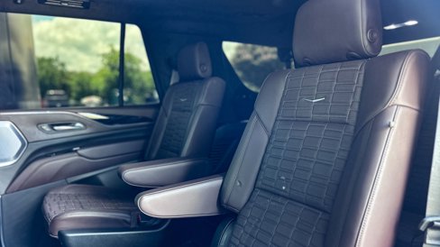 Used 2024 Cadillac Escalade V w/ LPO, ONYX Package image 37
