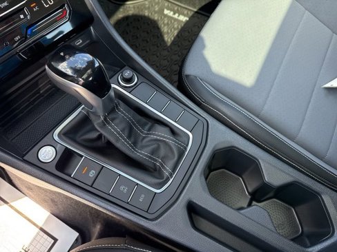 Certified 2025 Volkswagen Jetta SE image 19