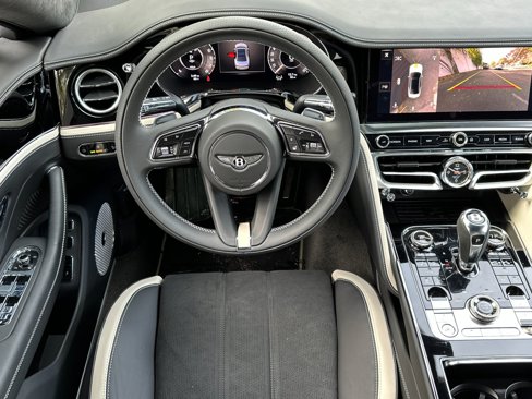 New 2025 Bentley Flying Spur Plug-In Hybrid image 16