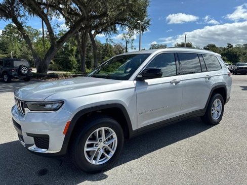 Used 2023 Jeep Grand Cherokee L Laredo image 5