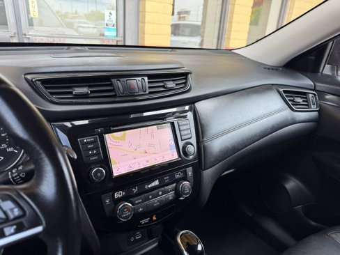 Used 2018 Nissan Rogue SL image 32
