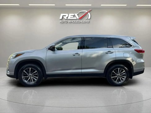 Used 2019 Toyota Highlander XLE image 2