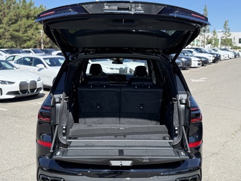 New 2026 BMW X7 M60i w/ Climate Comfort Package image 15