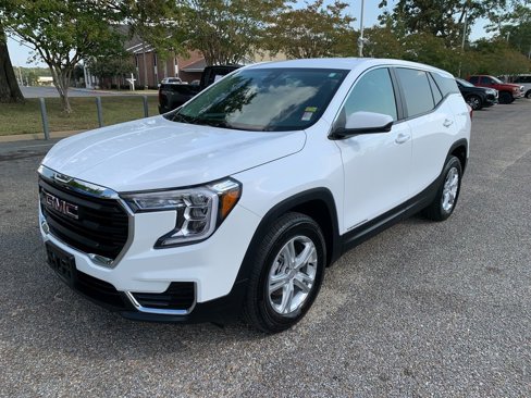 Used 2024 GMC Terrain SLE image 4