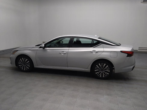 Used 2023 Nissan Altima 2.5 SV image 3