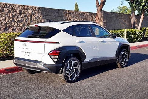 New 2026 Hyundai Kona SEL Premium image 9