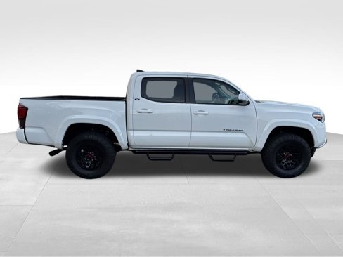Used 2022 Toyota Tacoma SR5 w/ Technology Package image 7